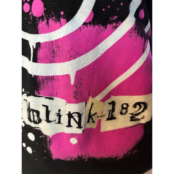 Blink 182 Graphic T Shirt Size Medium, unisex, pre-loved condition. - Picture 9 of 9